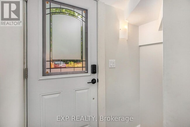 Building Photo - 838 St. Laurent Blvd