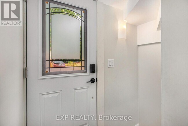 Photo du bâtiment - 838 St. Laurent Blvd