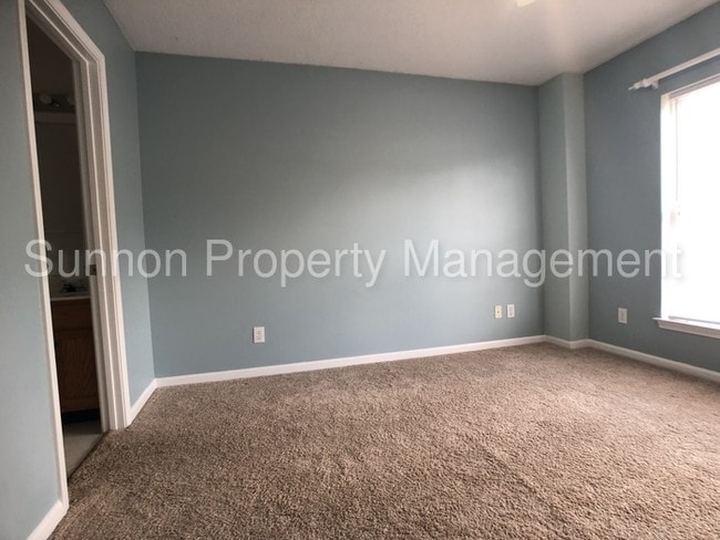 Building Photo - 2 Bed, 2.5 Bath Matthews Townhouse