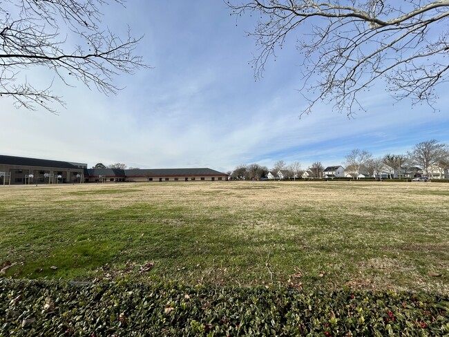 Foto del edificio - 3020 Colonial Ave