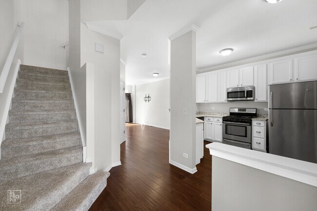 Building Photo - 1353 Longchamps Ct