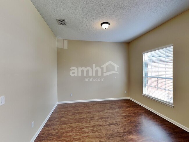 Building Photo - 644 Acorn Chase Dr