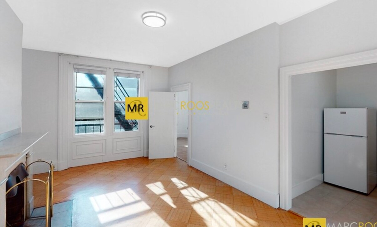 Primary Photo - 398 Beacon St
