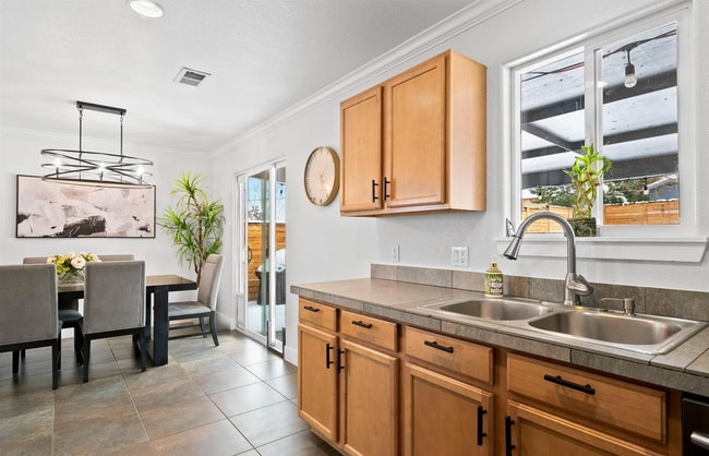 Building Photo - 2182 W Warren Ave