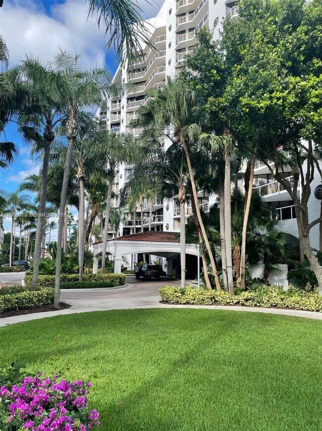 Foto del edificio - 3610 Yacht Club Dr