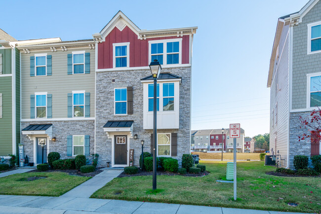 Foto del edificio - Gorgeous Townhome in Bryan Cove!