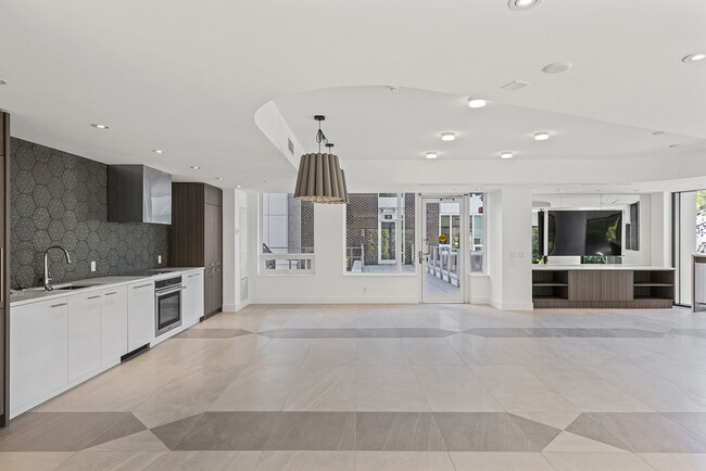 Building Photo - 1 BR *Special Offer Available*