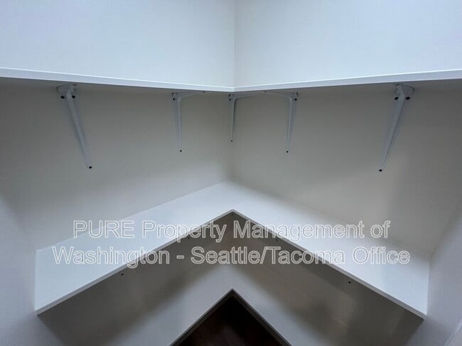 Building Photo - 5018 N Visscher St