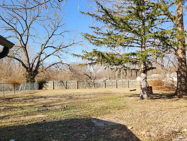 Building Photo - 1100 S Ann St