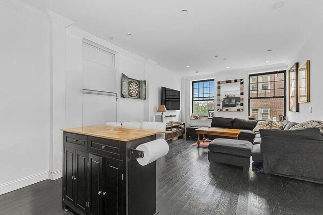 Foto del edificio - 326 E 4th St