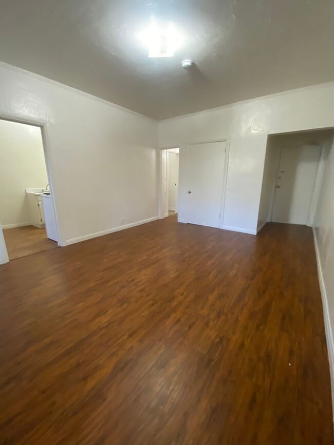 Interior Photo - La Wiltona Apartments - Spacious and Full ...