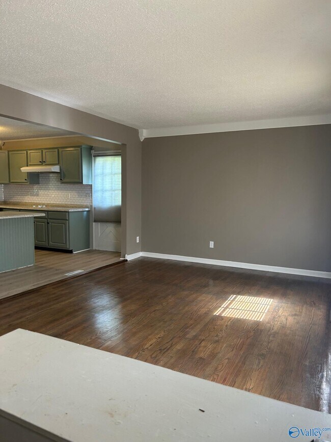 Foto del edificio - 6020 Rickwood Dr NW