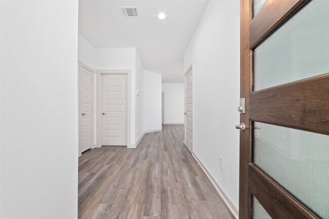 Foto del edificio - 7010 Fleetwood Crescent Wy