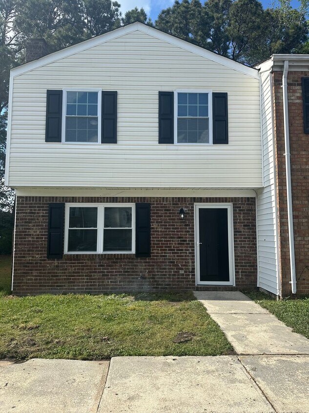 Primary Photo - 408 Myrtlewood Cir