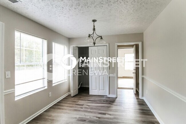 Building Photo - 4 Bedroom Pet-Friendly Home in Riverdale, ...