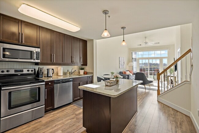 Foto del edificio - 800 John Carlyle St