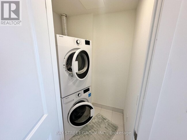 Building Photo - 395 Bloor St E