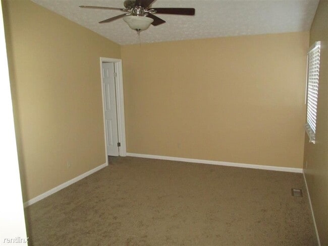 Building Photo - 4 br, 2.5 bath House - 602 Woods Crossing Dr