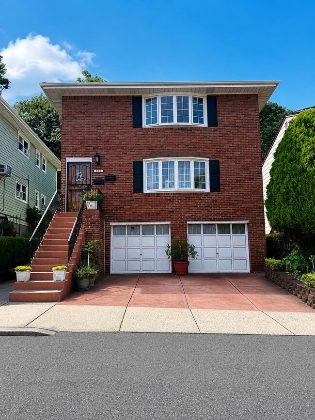 Building Photo - 5204 Meadowview Ave