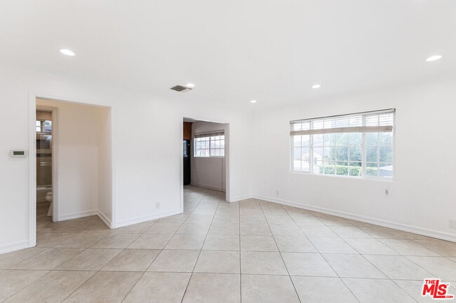 Building Photo - 5130 Templeton St