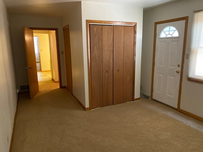 Building Photo - 2410 Jane St