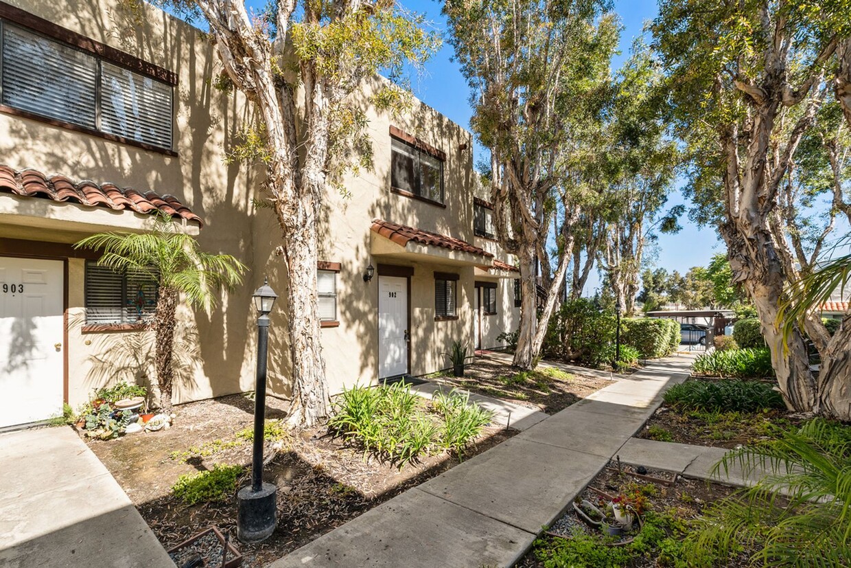 2 Bedroom 1.5 Bath Townhome with pvt pati... - 2 Bedroom 1.5 Bath Townhome with  pvt pati...