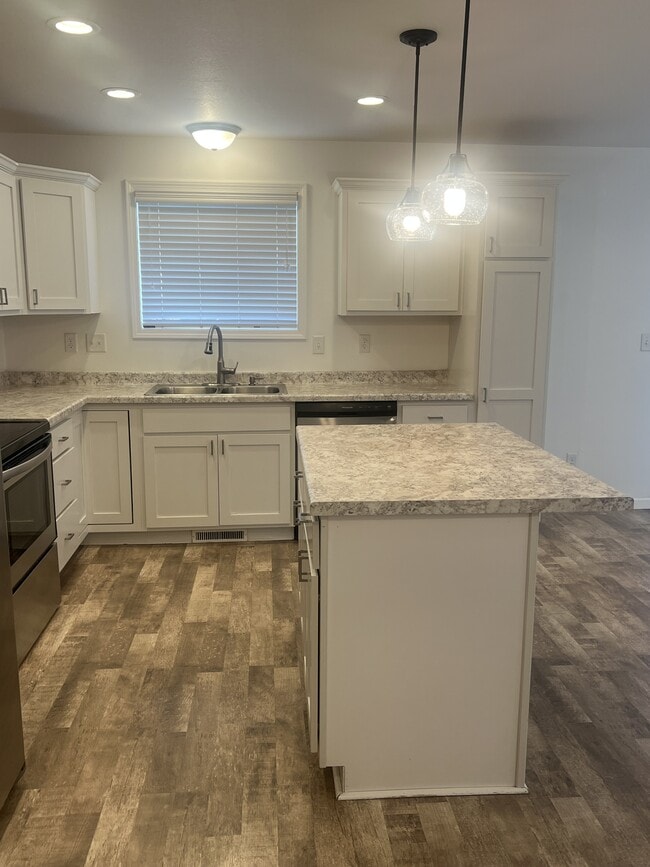 Building Photo - 5912 36th St S