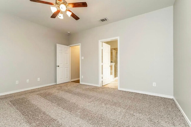 Building Photo - 603 Halley Ln