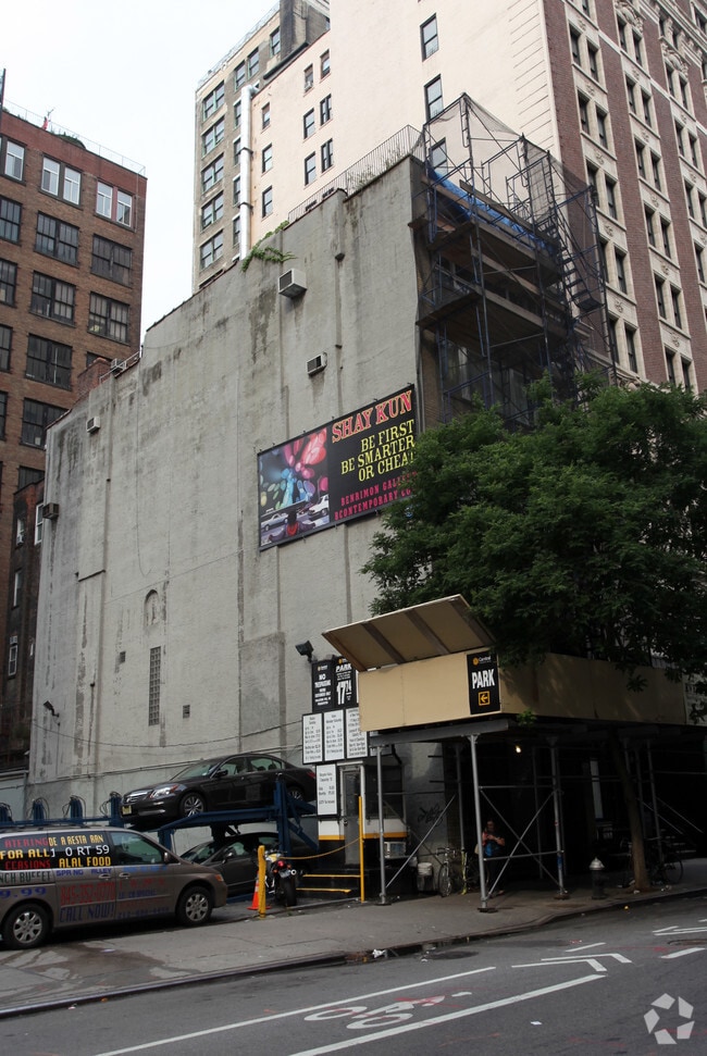 Building Photo - 12 W 29th St