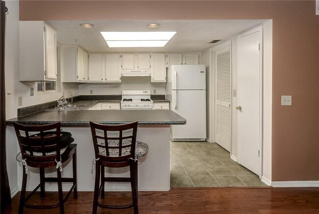 Building Photo - 44 Rumson Ct