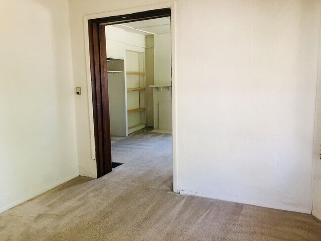 Building Photo - 423 S Fess Ave