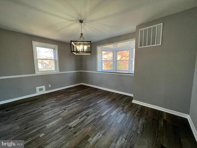 Foto del edificio - 6922 Fieldcrest Rd