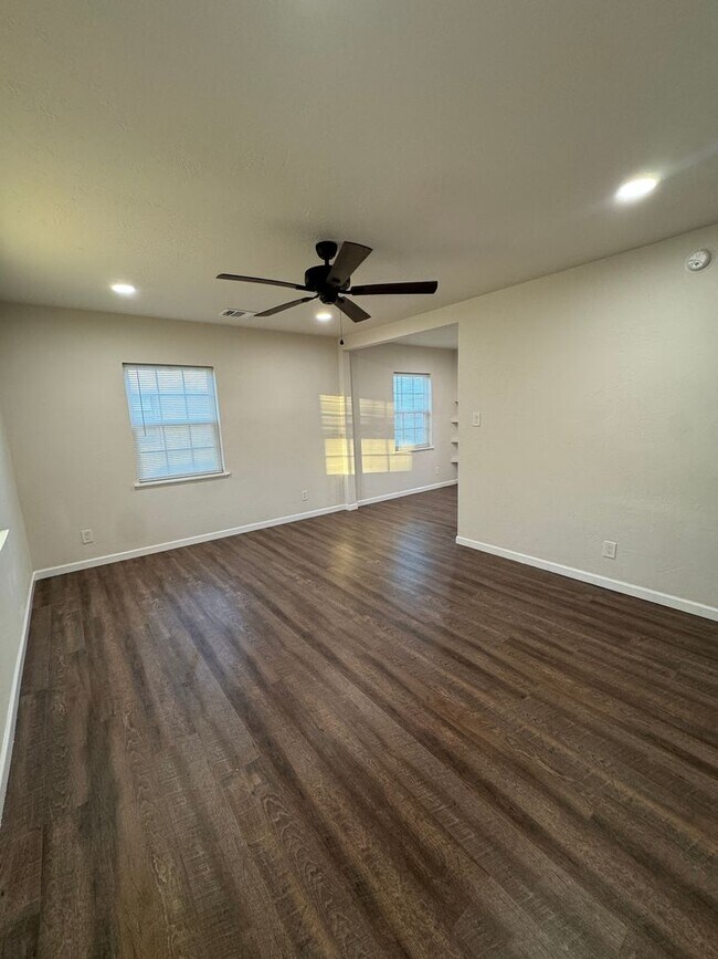 Foto del edificio - Located in Southlawn!!! 3/2 CH/A