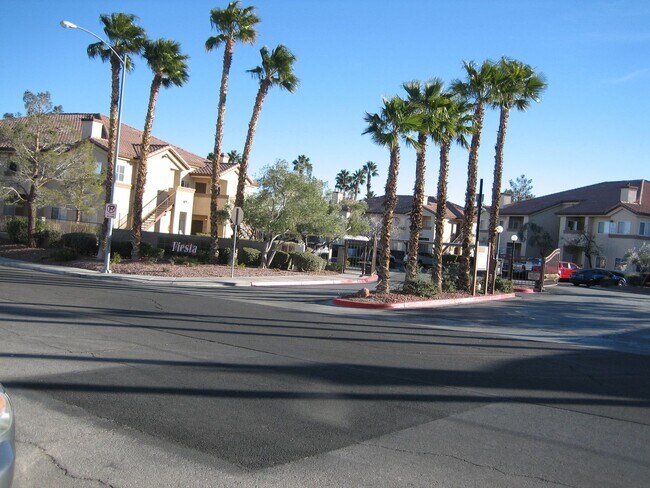 Building Photo - Condo on 2nd floor - Move-in Ready - 3 bed...