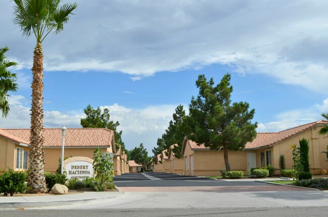 Foto del edificio - Desert Hacienda Apartments