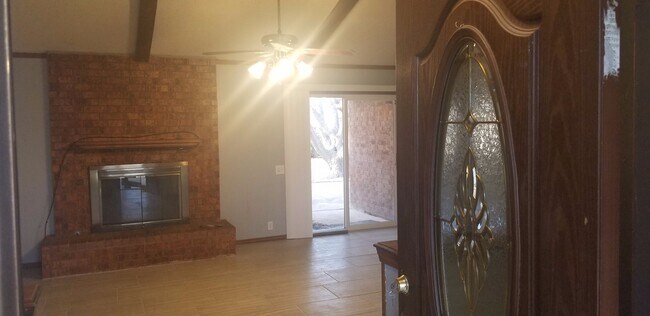 Building Photo - 4 bedroom