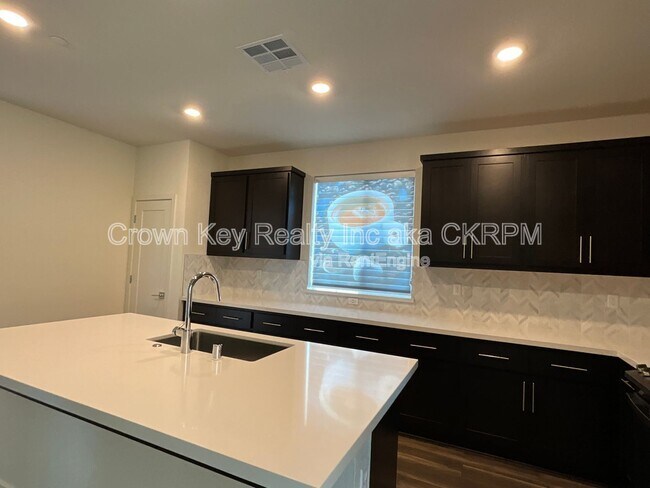 Foto del edificio - 7236 Diamond Ave
