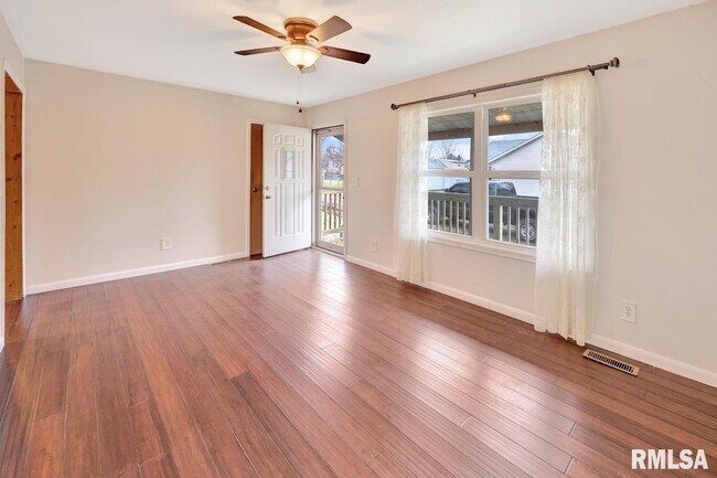 Building Photo - 106 Maple Ln