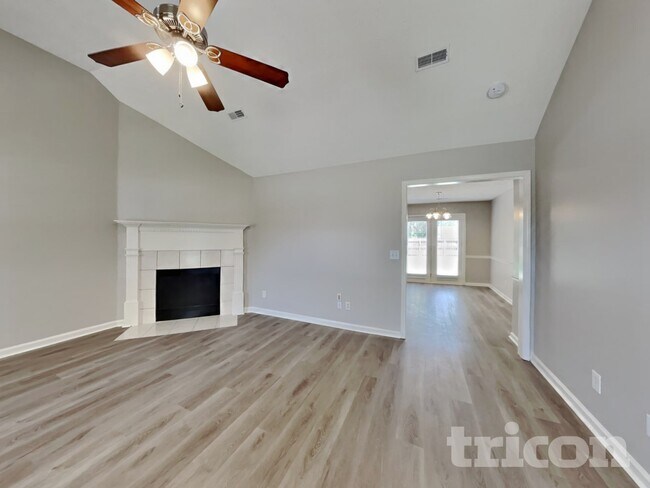 Foto del edificio - 2121 Montgomery Ln