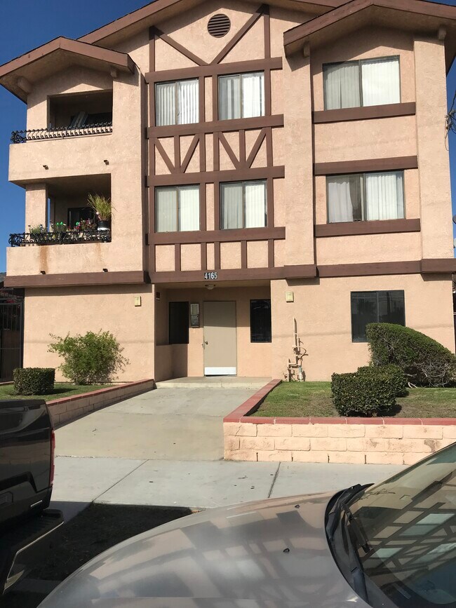 Foto del edificio - 4165 W Broadway