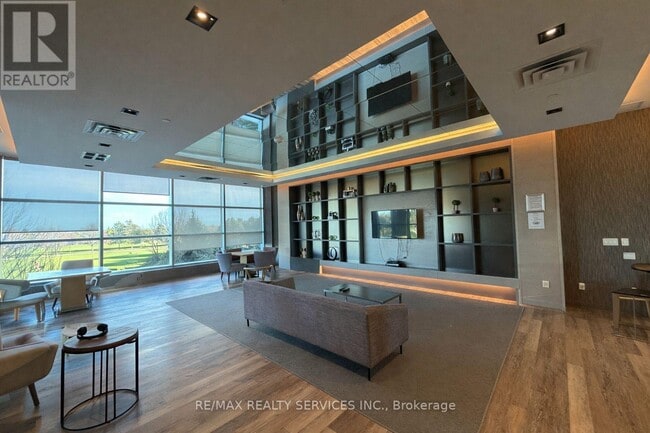 Building Photo - 4677 Glen Erin Dr