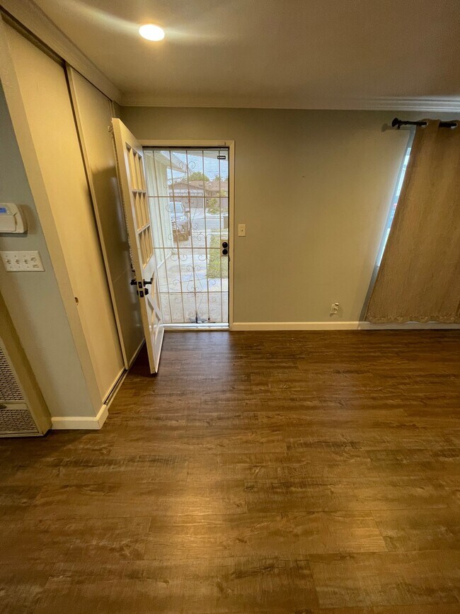 Building Photo - 1534 Ventura Way