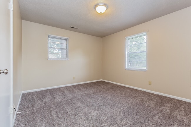 Building Photo - 1011 Hillwood Dr SW