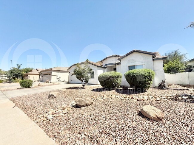 Building Photo - 3551 E San Pedro Ave