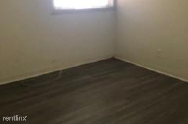 Building Photo - 3 br, 1 bath House - 4628 E 19th St