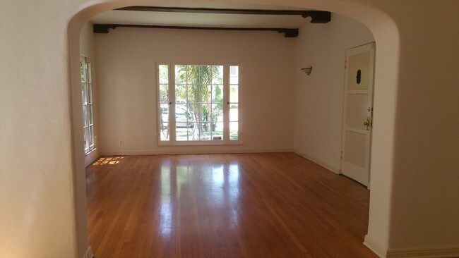 Foto del edificio - 906 S Mansfield Ave