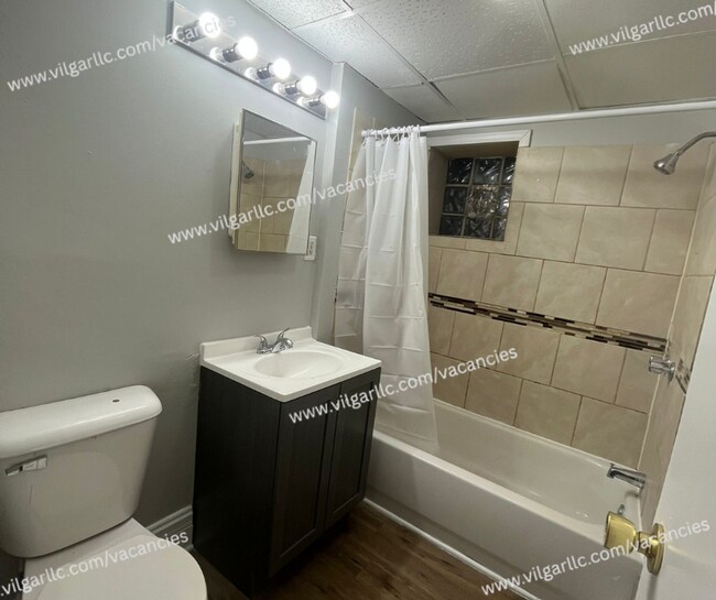 Foto del edificio - 3808 Parrish Ave