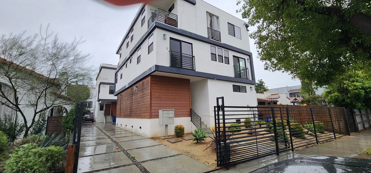Foto principal - 1856 S Redondo Blvd