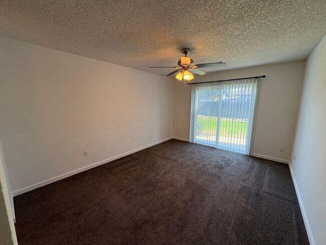 Foto del edificio - Cozy & Spacious Lemoore Home Rent Ready!