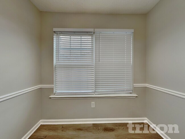 Foto del edificio - 1528 Cardinal Ln